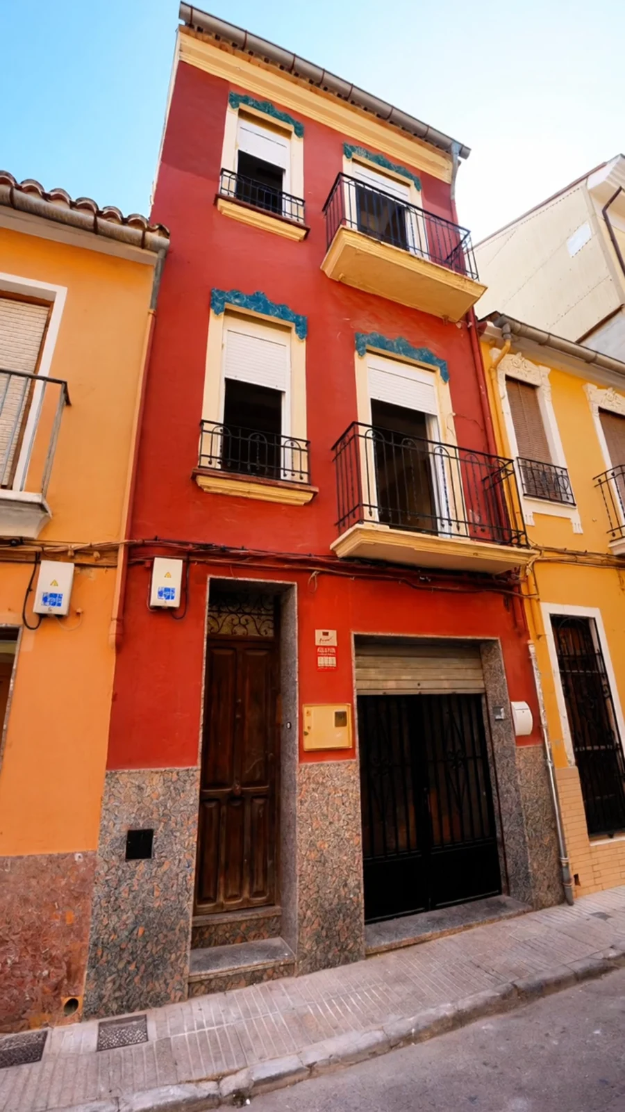 Fachada de una vivienda presentada por Special House